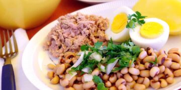 Salada de feijão frade com atum