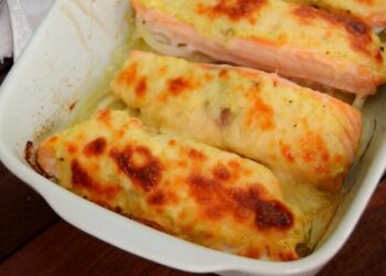 Salmão Assado com molho de Mostarda e Queijo Gratinado