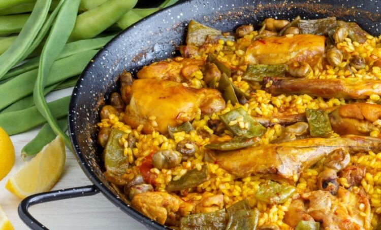 Arroz de Frango com Legumes e Açafrão