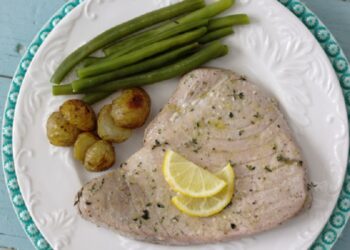 Bifes de atum com ervas e limão