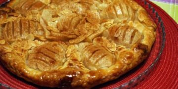 Tarte de Pêra Folhada com Amêndoa