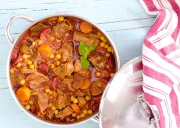 Borrego guisado com grão-de-bico e chouriço