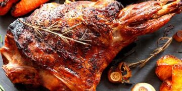 Pernil assado no forno com laranja e tomilho