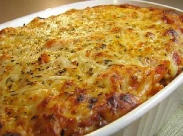 Massa Gratinada com Frango e Espinafres