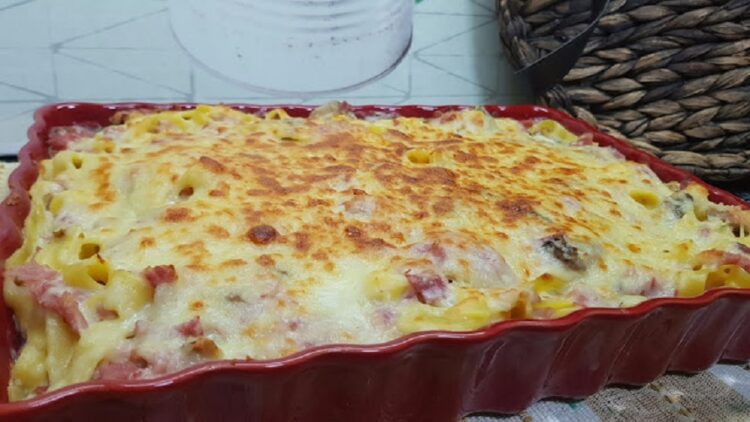 Massa Gratinada com Fiambre, Bacon e Cogumelos