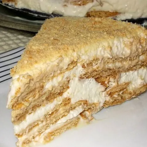 Bolo de Bolacha com Natas