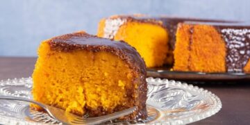 Bolo de Cenoura e Laranja com cobertura de Chocolate