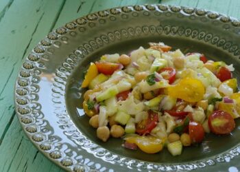 Salada de Bacalhau com Tomate e Grão