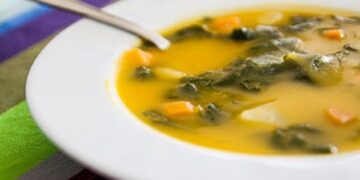 Sopa de Abóbora com Grão e Nabiças