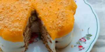 Bolo de Bolacha com Doce de Ovos