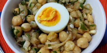 Salada de Grão de Bico e Bacalhau