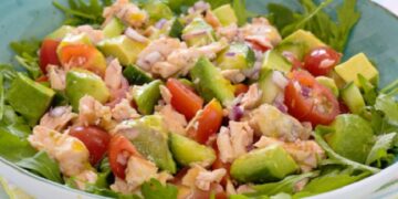 Salada de Salmão com Abacate