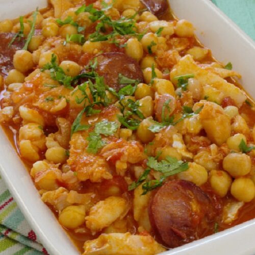 Bacalhau Guisado com Grão e Tomate