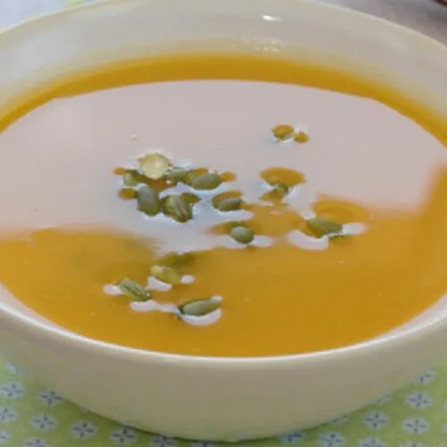 Sopa de Abóbora com Alho-Francês Sopa de Abóbora com Alho-Francês