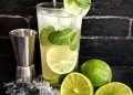 Caipirinha de limão e hortelã