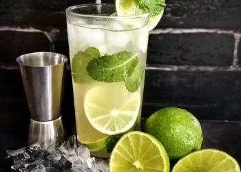 Caipirinha de limão e hortelã