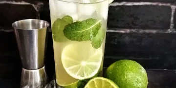 Caipirinha de limão e hortelã