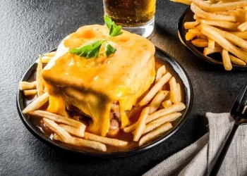 Francesinha à moda do Porto