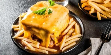 Francesinha à moda do Porto