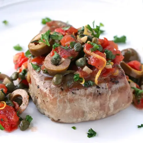 Bife de Atum com Tomate e Azeitonas