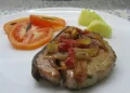 Bife de Atum com Tomate e Pimentos