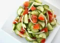 Salada de tomate e pepino tradicional