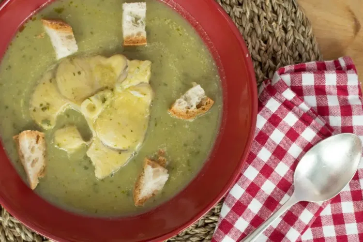 Sopa de cação à Alentejana