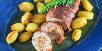 Lombinho de porco recheado com alheira e bacon