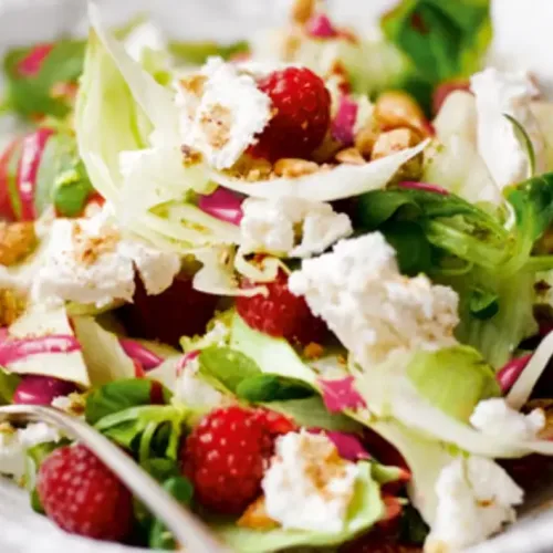 Salada de queijo de cabra com framboesa