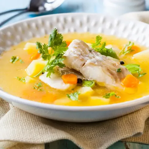 Sopa de bacalhau com grão e hortelã